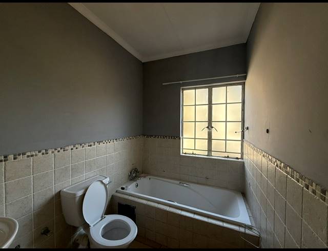 3 BEDROOM FLAT FOR SALE IN CASTLEVIEW